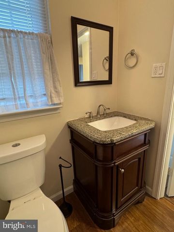 204 LIVINGSTON CT, North Wales, PA 19454