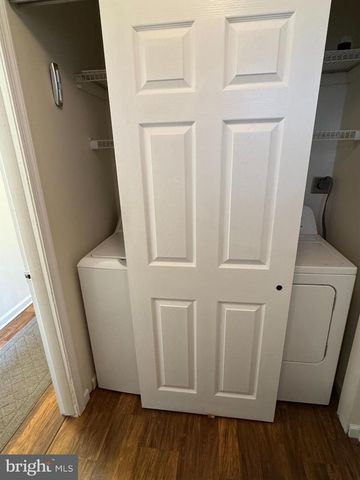 204 LIVINGSTON CT, North Wales, PA 19454