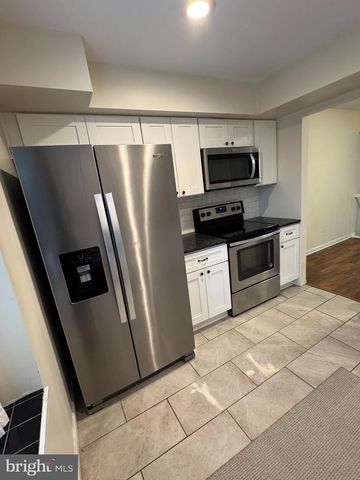 204 LIVINGSTON CT, North Wales, PA 19454