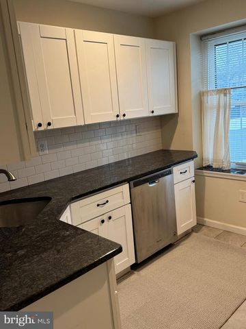 204 LIVINGSTON CT, North Wales, PA 19454