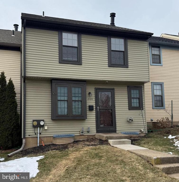 204 LIVINGSTON CT, North Wales, PA 19454
