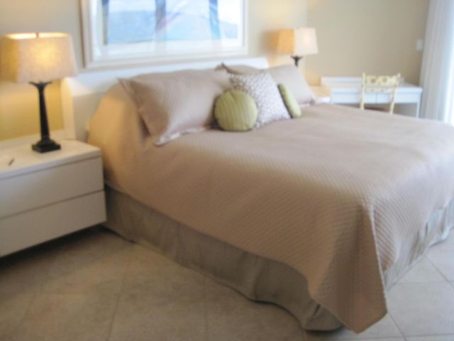 1057 Hillsboro Mile 921, Hillsboro Beach, FL 33062