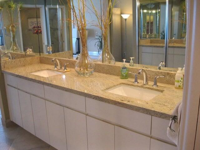 1057 Hillsboro Mile 921, Hillsboro Beach, FL 33062