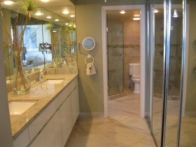 1057 Hillsboro Mile 921, Hillsboro Beach, FL 33062