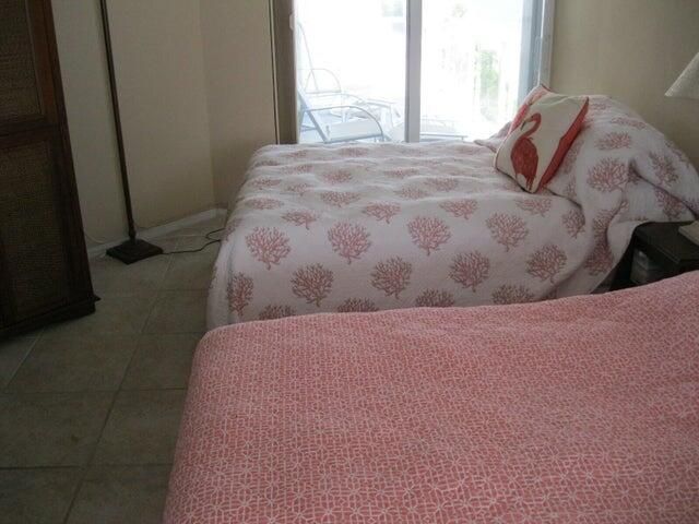 1057 Hillsboro Mile 921, Hillsboro Beach, FL 33062