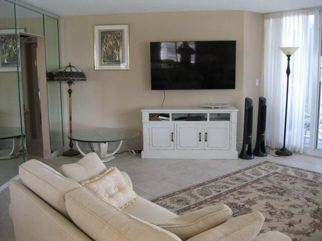 1057 Hillsboro Mile 921, Hillsboro Beach, FL 33062