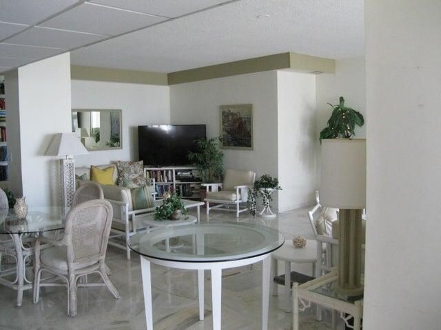 1057 Hillsboro Mile 921, Hillsboro Beach, FL 33062