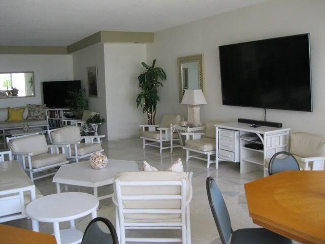 1057 Hillsboro Mile 921, Hillsboro Beach, FL 33062