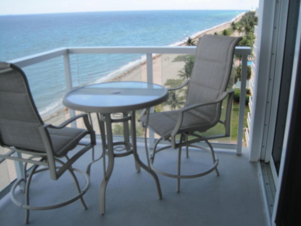 1057 Hillsboro Mile 921, Hillsboro Beach, FL 33062