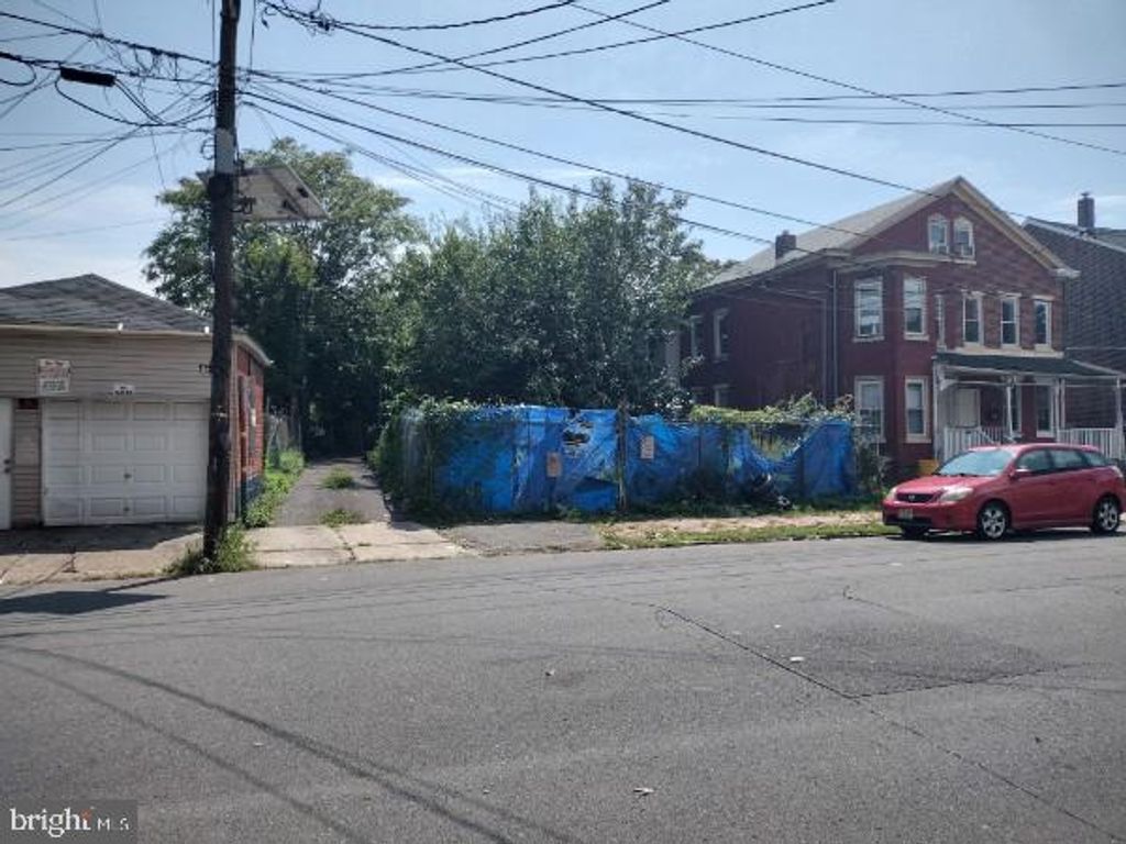 33-35 TYLER ST, TRENTON, NJ 08611 — exterior