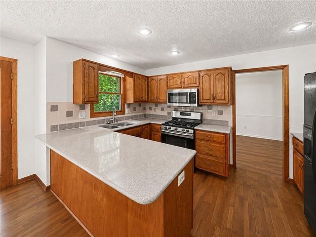 4823 NW 57th Court, Kansas City, MO 64151