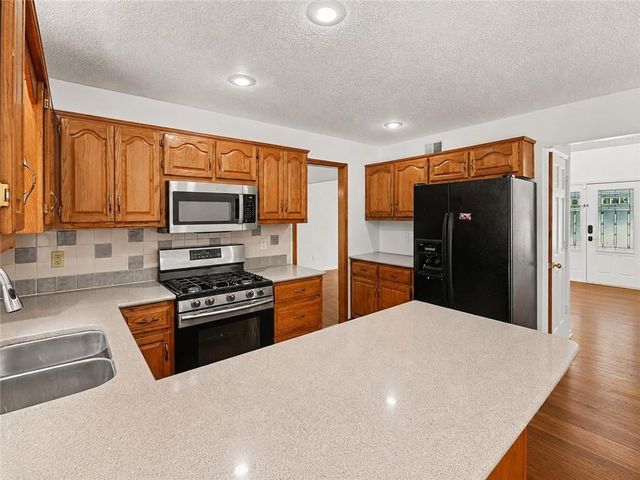 4823 NW 57th Court, Kansas City, MO 64151