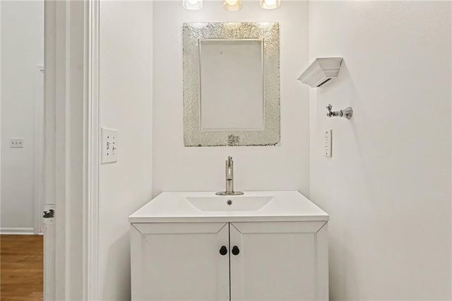 4823 NW 57th Court, Kansas City, MO 64151