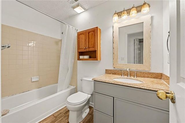 4823 NW 57th Court, Kansas City, MO 64151