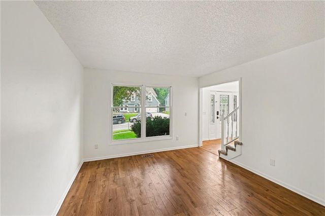 4823 NW 57th Court, Kansas City, MO 64151