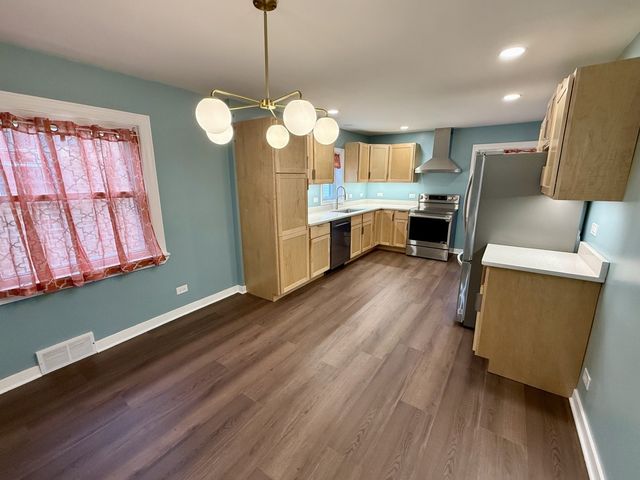 5822 W 64th Place, Chicago, IL 60638