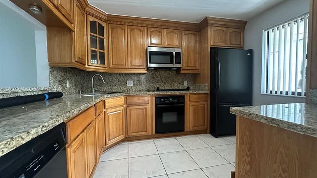 16551 Blatt Blvd 204, Weston, FL 33326