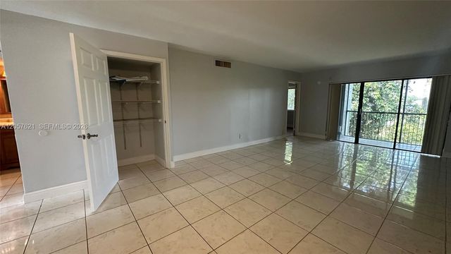 16551 Blatt Blvd 204, Weston, FL 33326