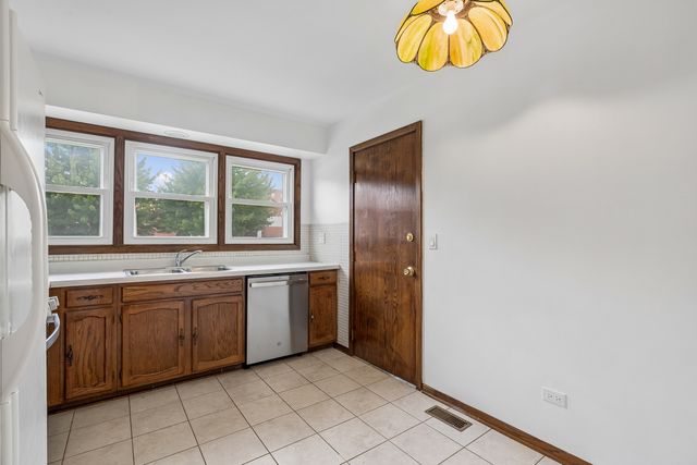 5905 N Oketo Avenue, Chicago, IL 60631