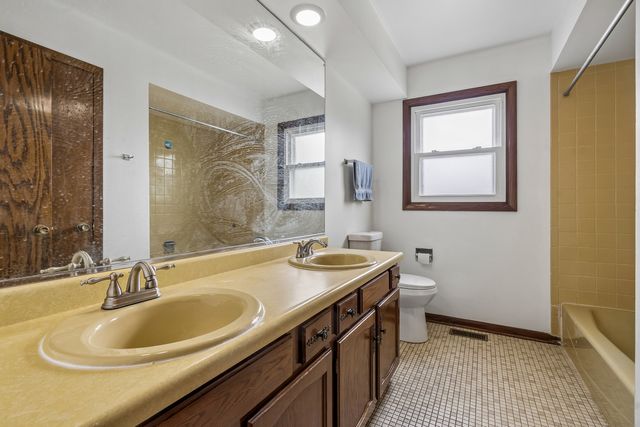 5905 N Oketo Avenue, Chicago, IL 60631