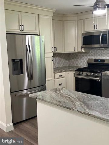 154 LAUREBA AVE, Stratford, NJ 08084