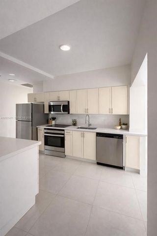 7707 Hawthorne Ave, Miami Beach, FL 33141