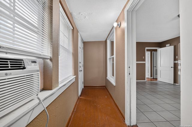 2001 Fresno, San Antonio, TX 78201