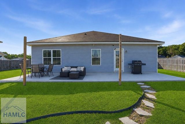 138 Cherokee Oaks Xing, Hinesville, GA 31313