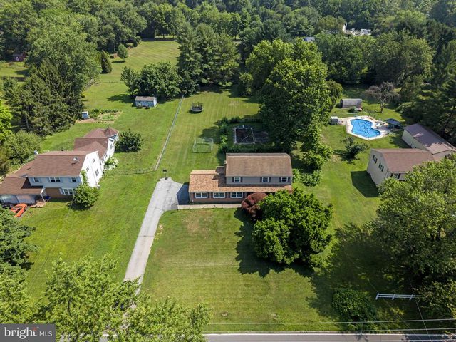 2029 E CEDARVILLE RD, Pottstown, PA 19465