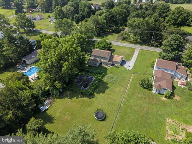 2029 E CEDARVILLE RD, Pottstown, PA 19465