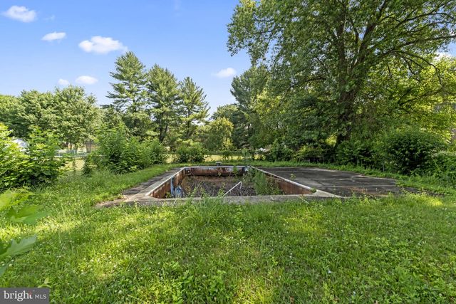 2029 E CEDARVILLE RD, Pottstown, PA 19465