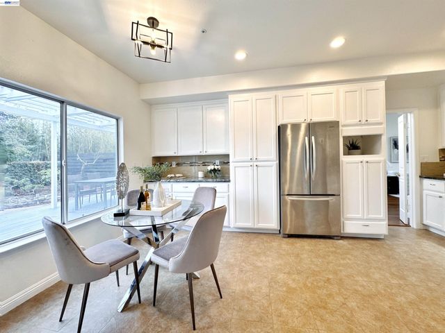 2966 Meridien Cir, Union City, CA 94587