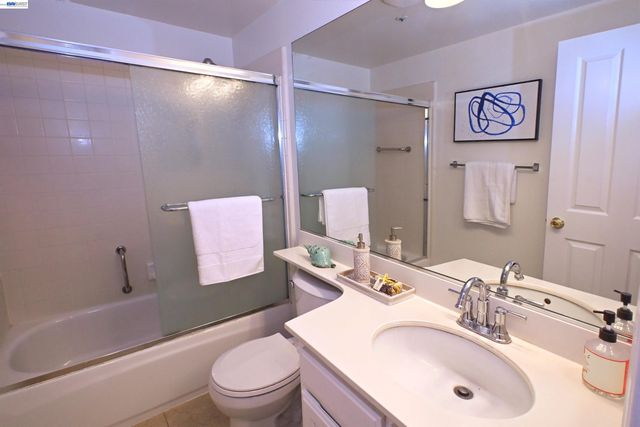 2966 Meridien Cir, Union City, CA 94587