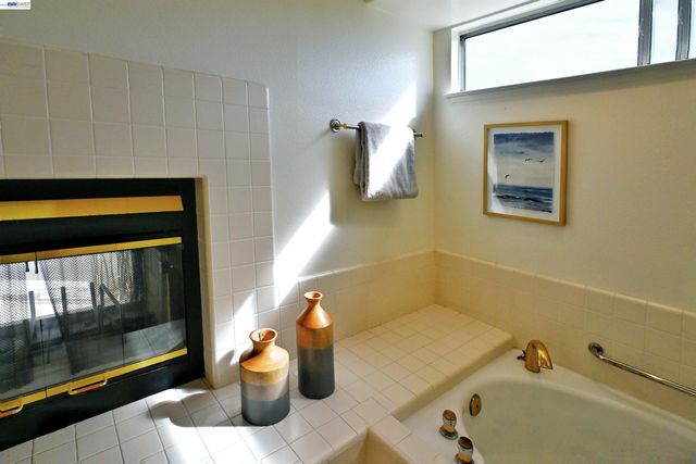 2966 Meridien Cir, Union City, CA 94587