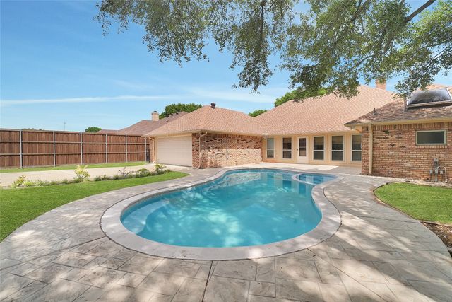 1304 Carriage Creek Drive, Desoto, TX 75115