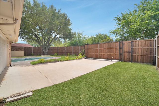 1304 Carriage Creek Drive, Desoto, TX 75115