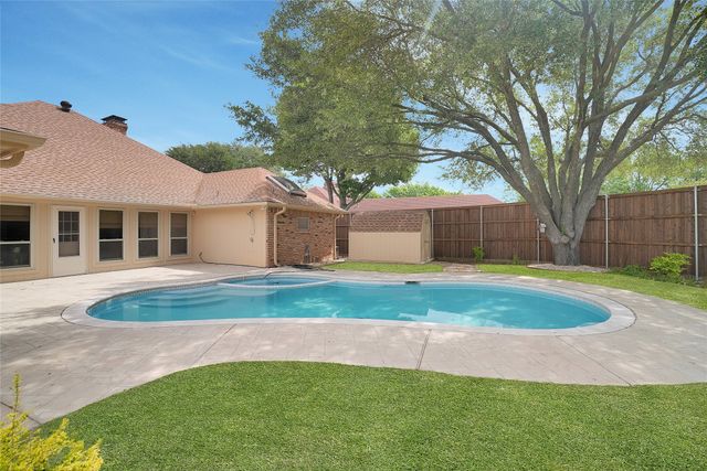 1304 Carriage Creek Drive, Desoto, TX 75115
