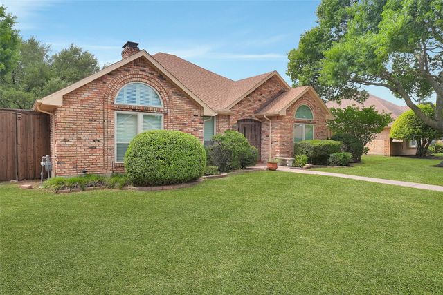 1304 Carriage Creek Drive, Desoto, TX 75115