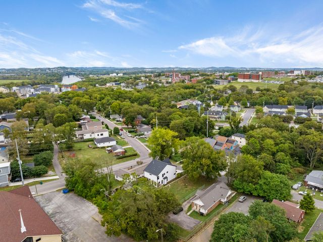 933 42nd Ave, N, Nashville, TN 37209