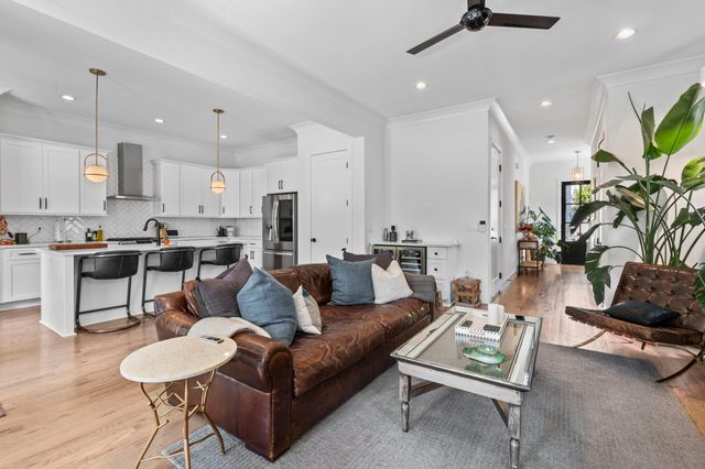 933 42nd Ave, N, Nashville, TN 37209