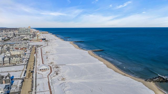 31 Embury Avenue, Ocean Grove, NJ 07756