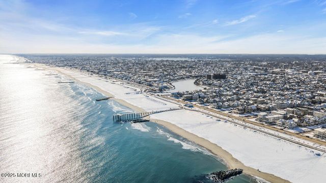 31 Embury Avenue, Ocean Grove, NJ 07756