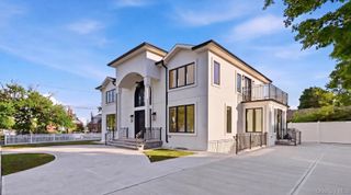 51 Sobro Avenue, Valley Stream, NY 11580