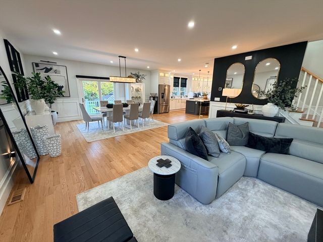 6 Rivendell Ln, Millis, MA 02054