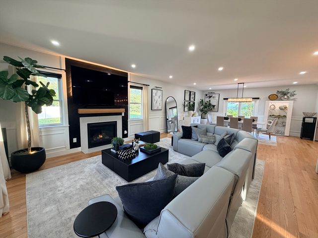 6 Rivendell Ln, Millis, MA 02054