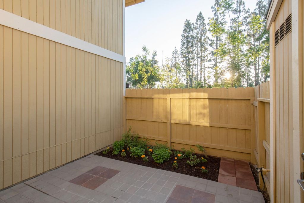 Image 10 of property listing at 4885 N Backer Avenue # 151, Fresno, CA 93726