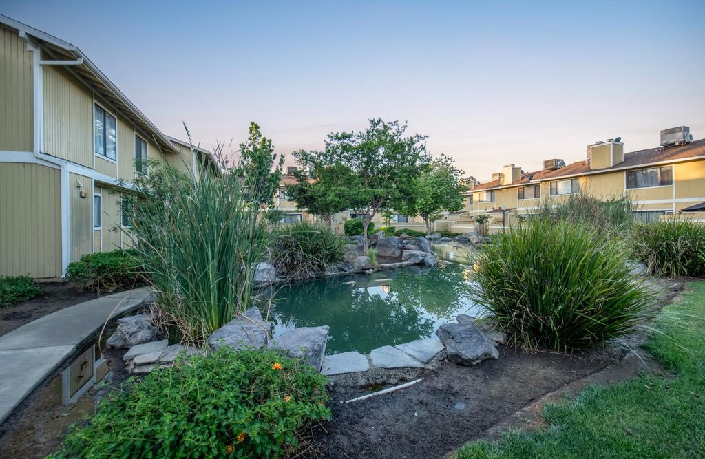 Image 2 of property listing at 4885 N Backer Avenue # 151, Fresno, CA 93726