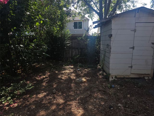 1717 Creekbend Drive, Lewisville, TX 75067