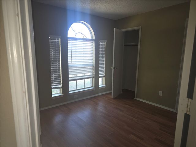 1717 Creekbend Drive, Lewisville, TX 75067