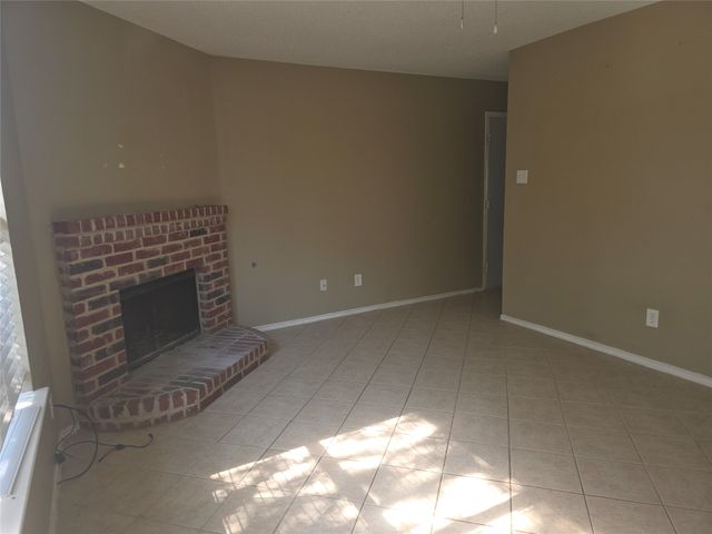 1717 Creekbend Drive, Lewisville, TX 75067